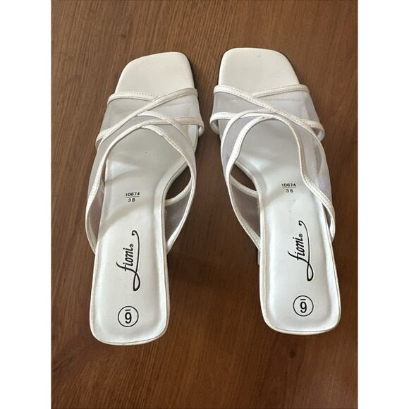 Vintage Fioni Bridal Heel Sandals - Picture 5 of 11